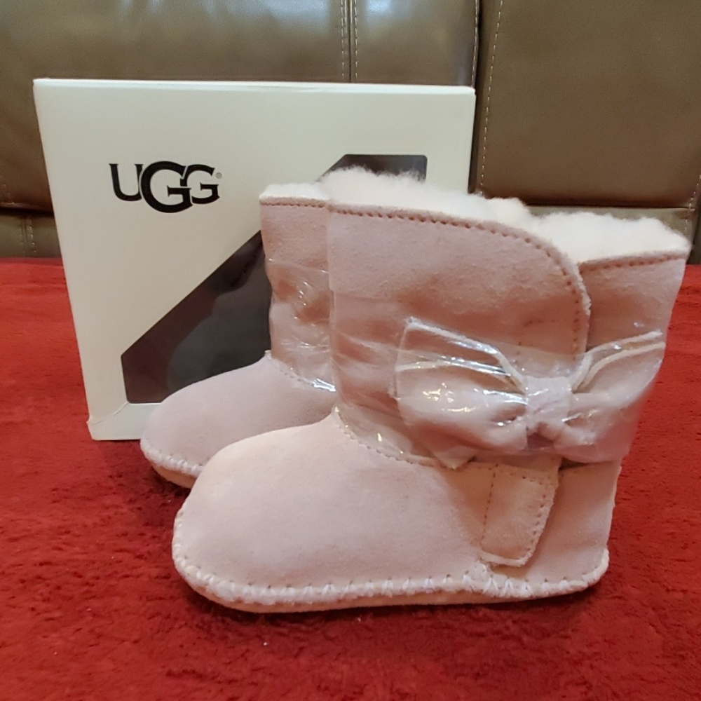 Ugg boots baby infant size 4/5 NEW